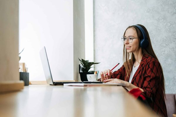 What are the critical legal considerations for UK businesses when outsourcing IT services?